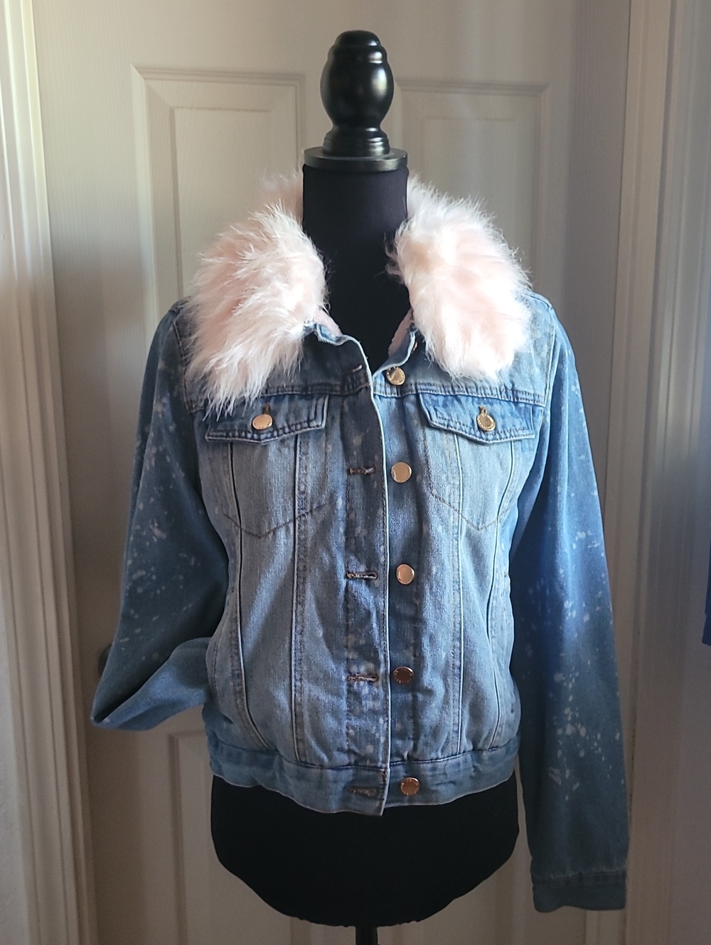 Ci Sono Light Blue Denim Jacket with Pale Pink Faux Fur Collar FASHION NOVA L